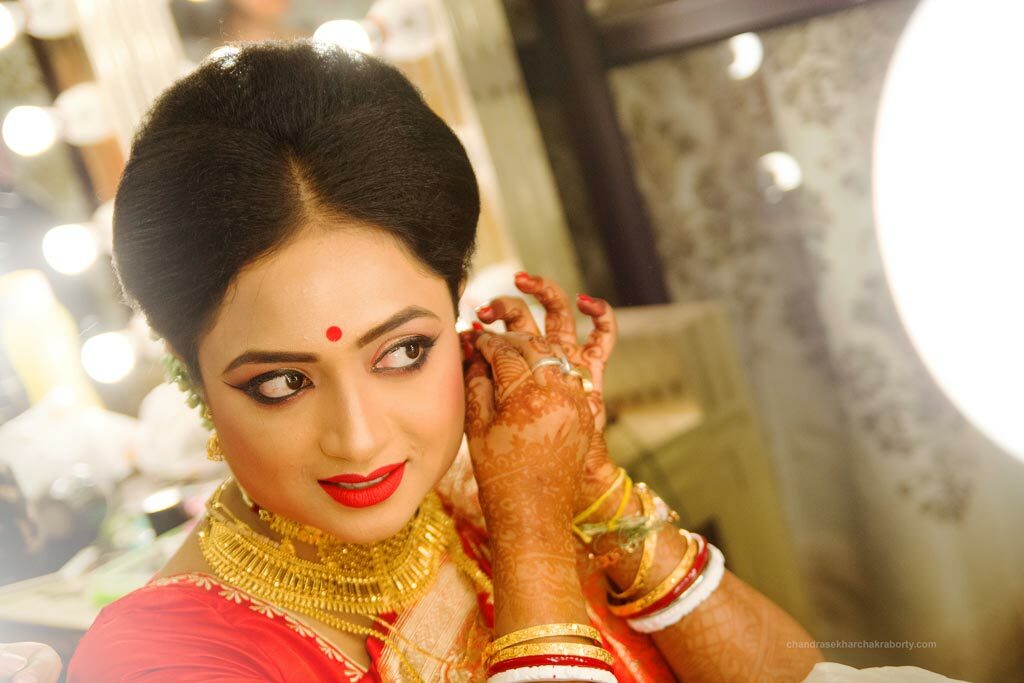 bengali bride getting ready for bridal photoshoot before wedding ceremony