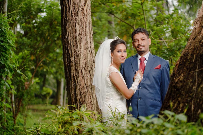 Outdoor couple photoshoot of Christian bride & groom in Kolkata