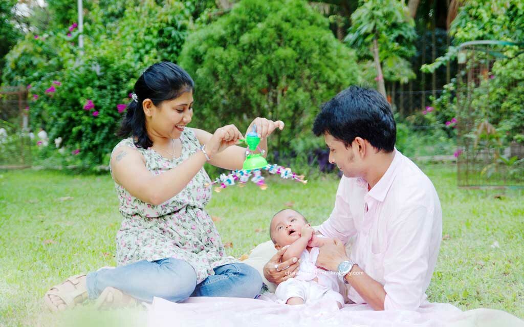 Outdoor baby's photoshoot with family