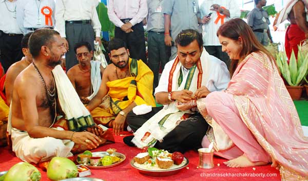 Candid photography of Mukesh Ambani & Nita Ambani participated in the Chandi yagnam for the welfare of the RIL Industries