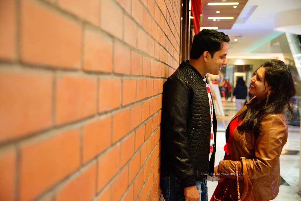 pree wedding couple photoshoot in Quest Mall