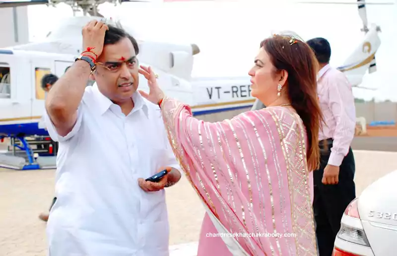 Candid photography of Mukesh Ambani & Nita Ambani at RIL Industries