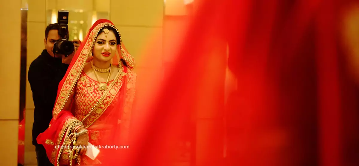 Mirror image of wedding photographer Chandrasekhar Chakraborty & Indian Bride at Taj Bengal Spa & Salon
