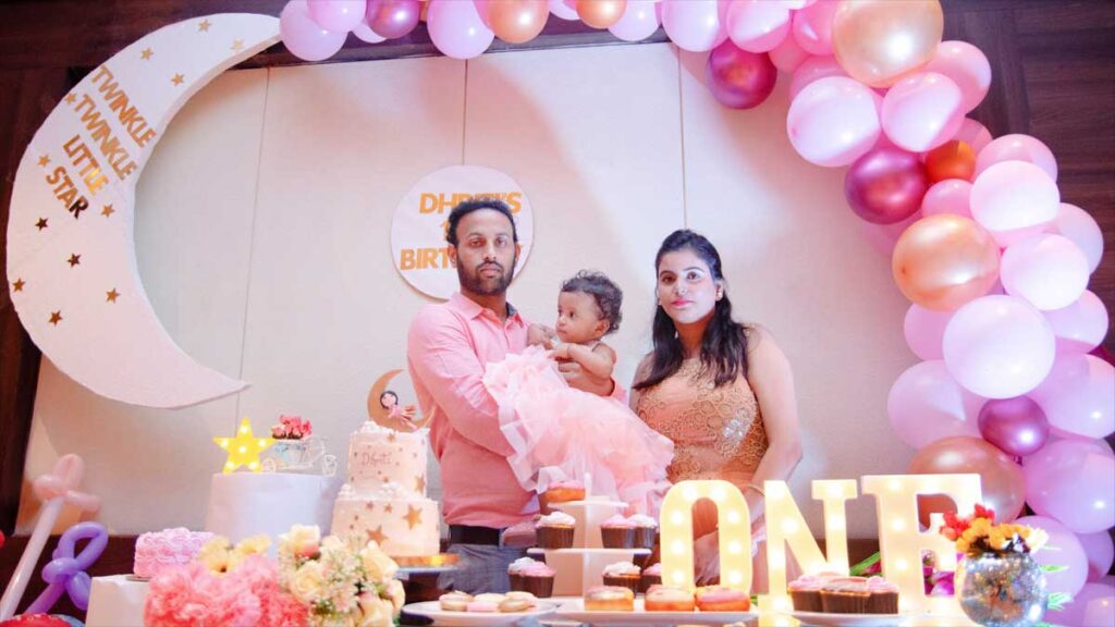 Dhriti's 1st Birthday image with mom & Dad